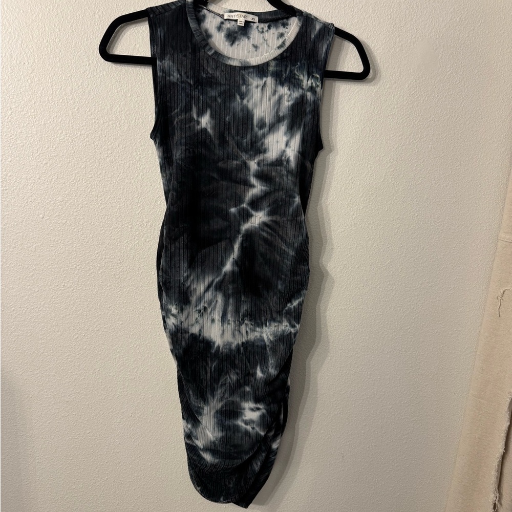 Black and White Tie-Dye Sleeveless Dress